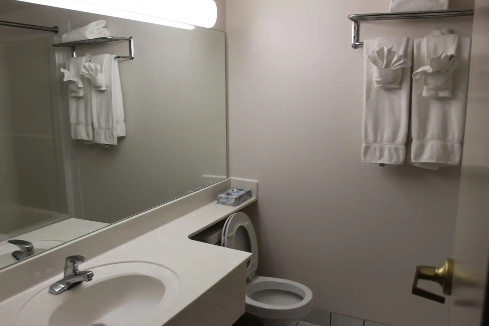 Divya Sutra Plaza and Conference Centre Calgary Airport