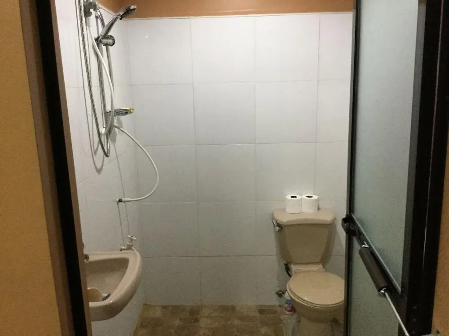 Rjc Hostel And Karaoke Bar