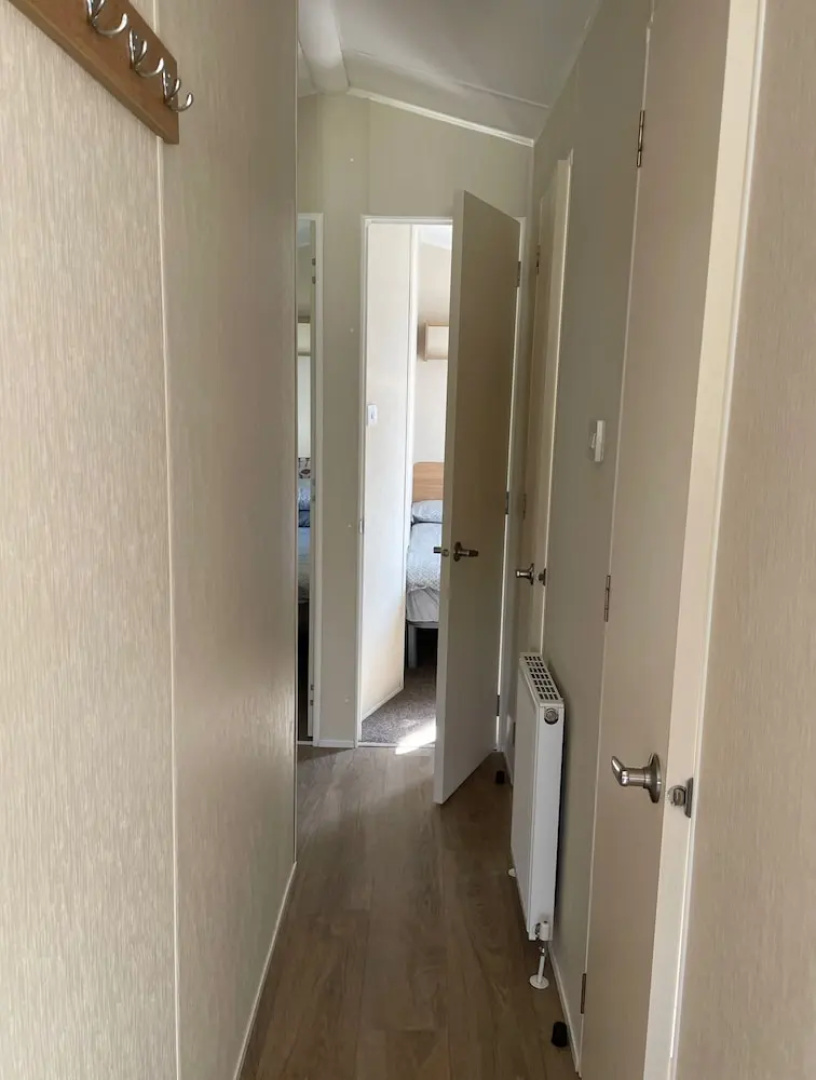 Caravan - Sleeps 6 & Parking