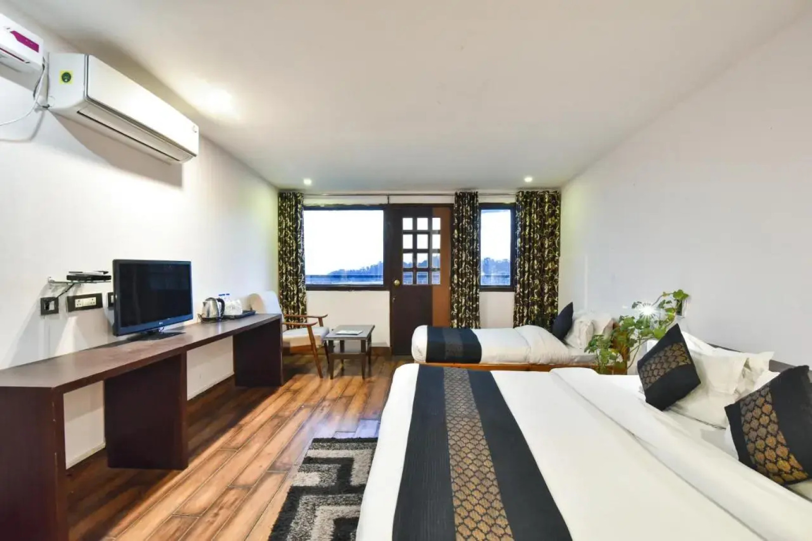 M Hotel & Restaurant