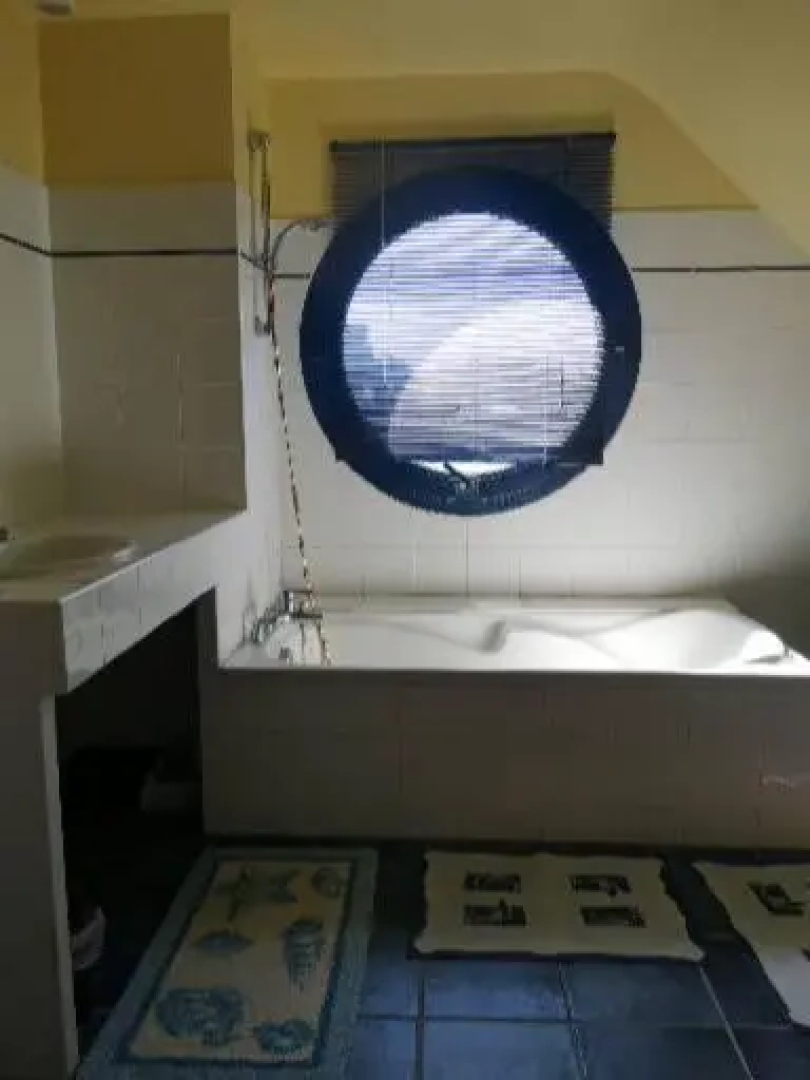 Chambre dans Maison fleurie et calme