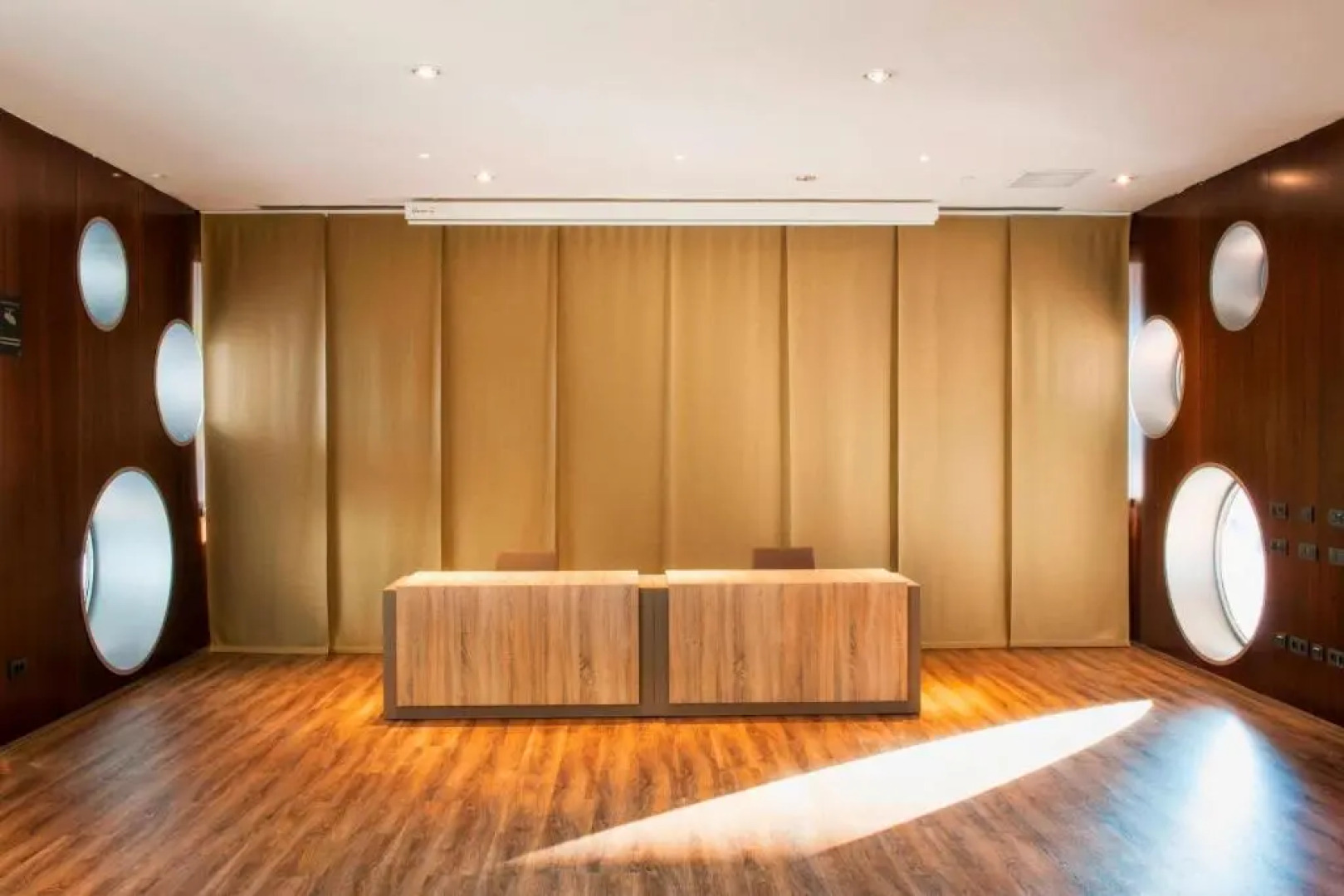 Отель Leonardo Royal Barcelona Forum