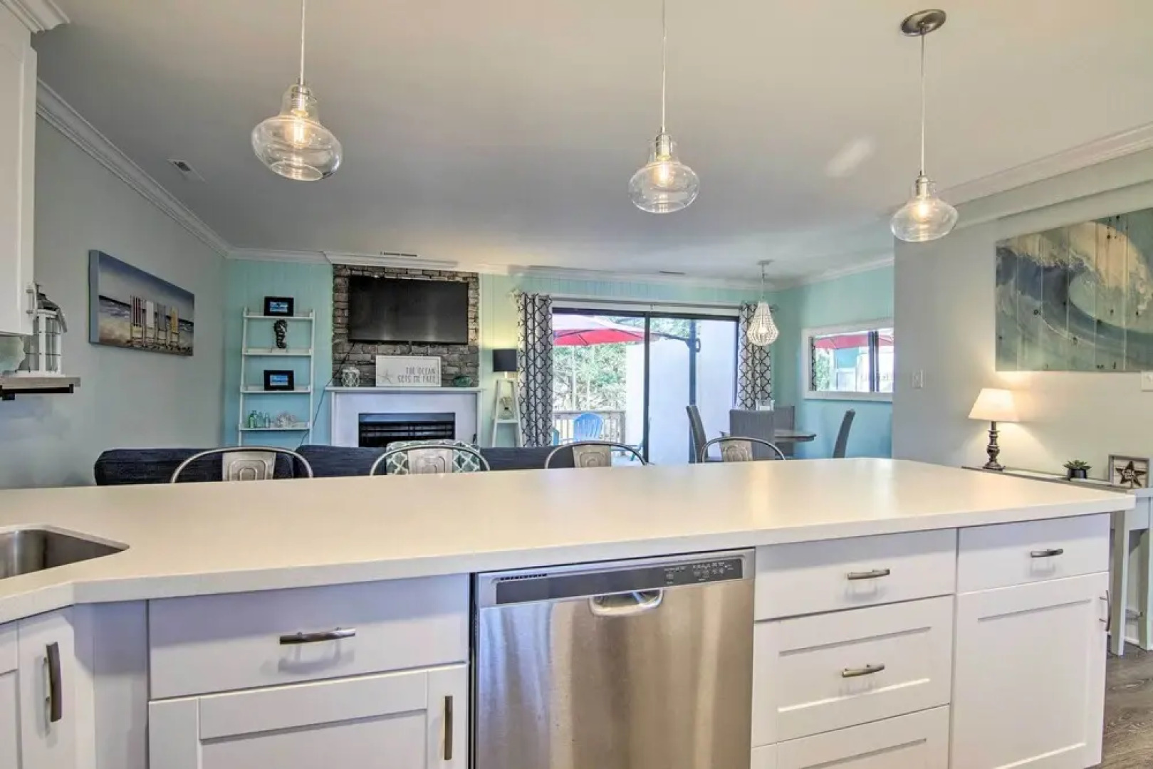 Townhome w/ Outdoor Shower < 1 Mile to Downtown