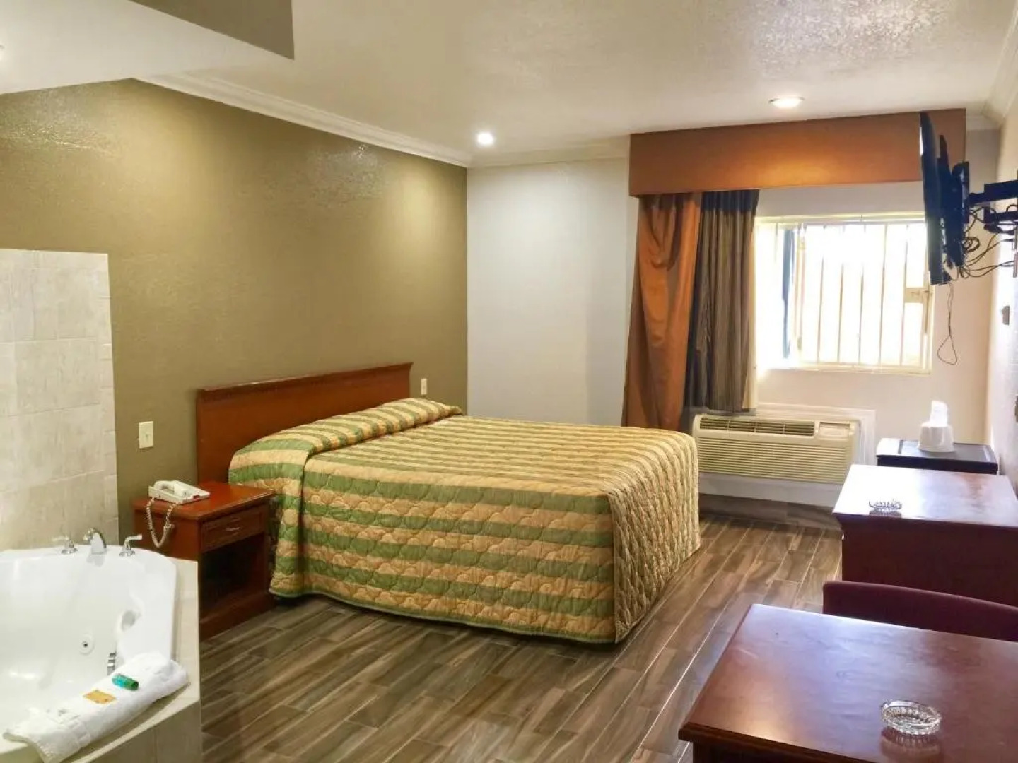 Bellflower Travel Inn