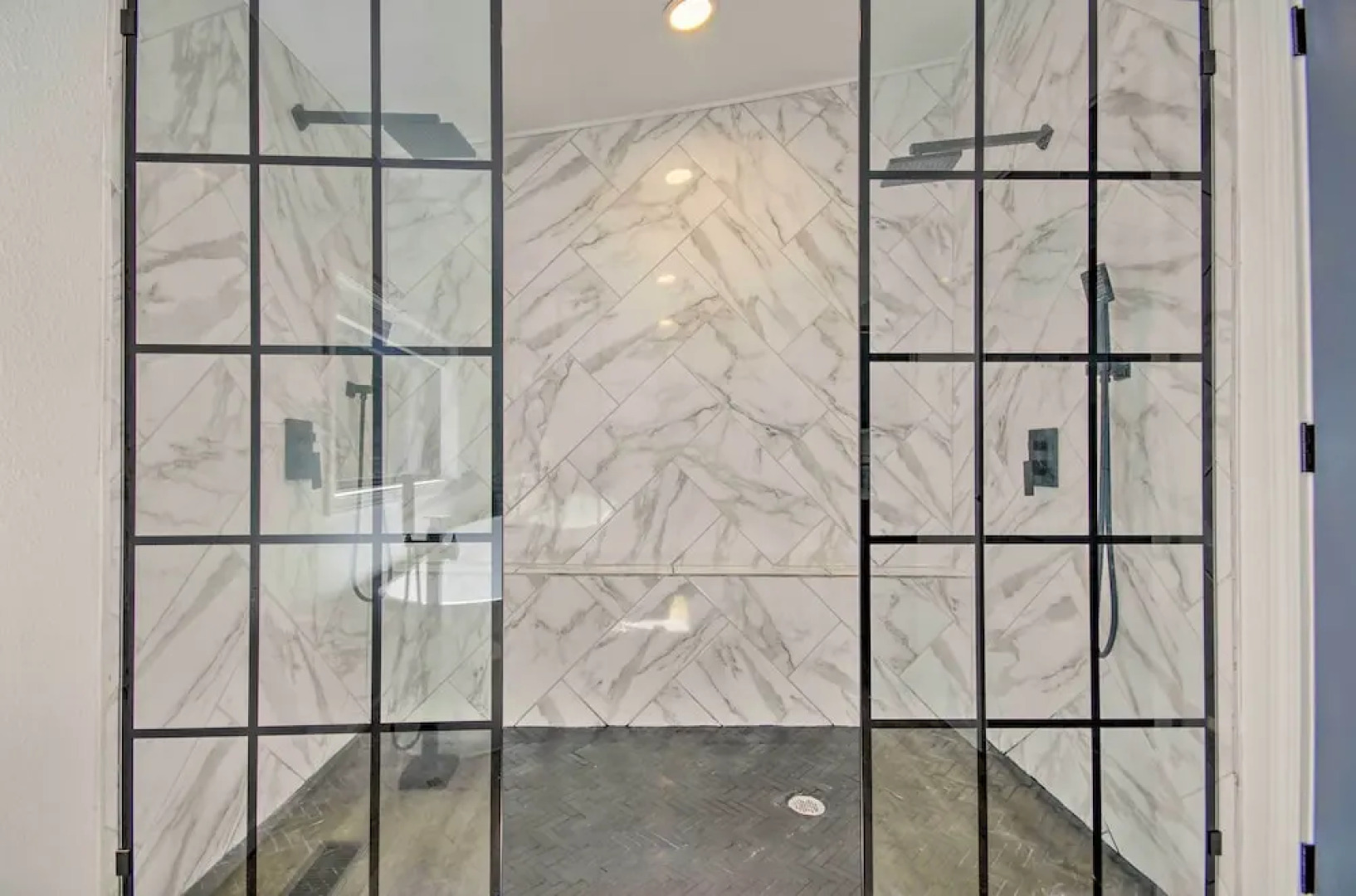 Waterfront Escape: Ozarks Home + Guest House!