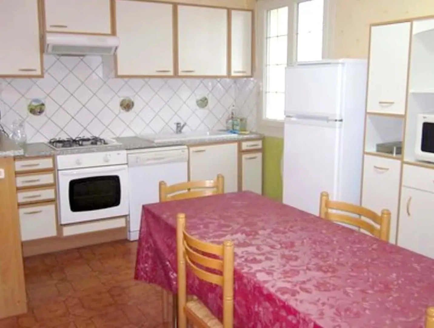 House With 2 Bedrooms in Saint-laurent-la-roche, With Enclosed Garden