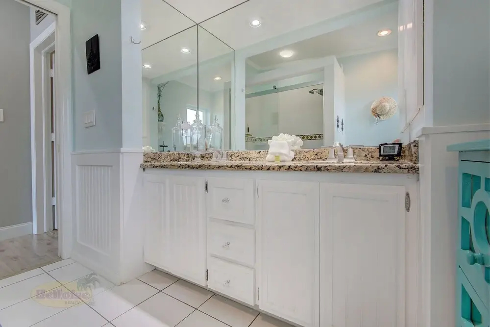 Water Lover's Paradise - Weekly Rental 2 Bedroom Home by Redawning