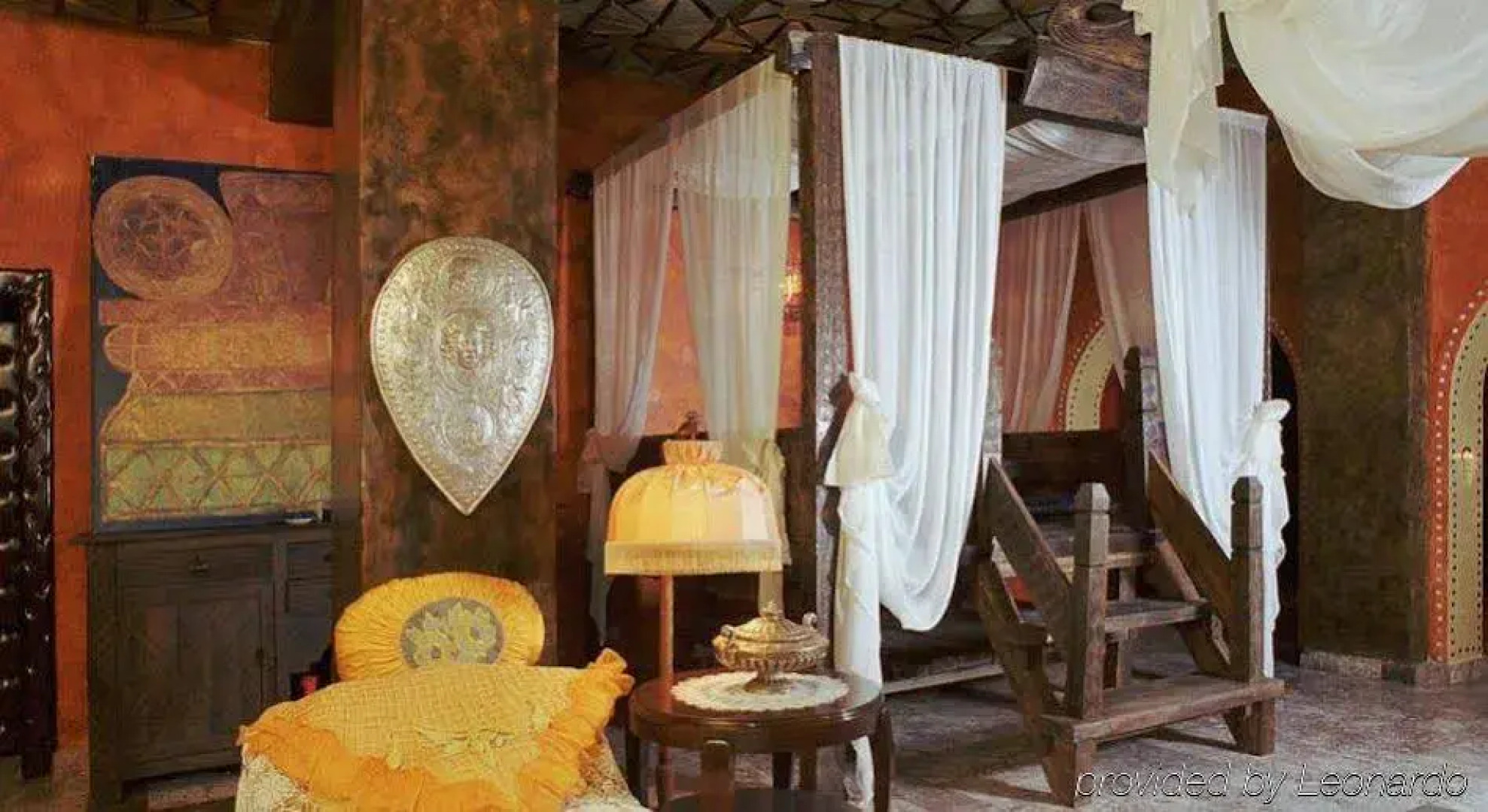 Hotel Trivia Antique