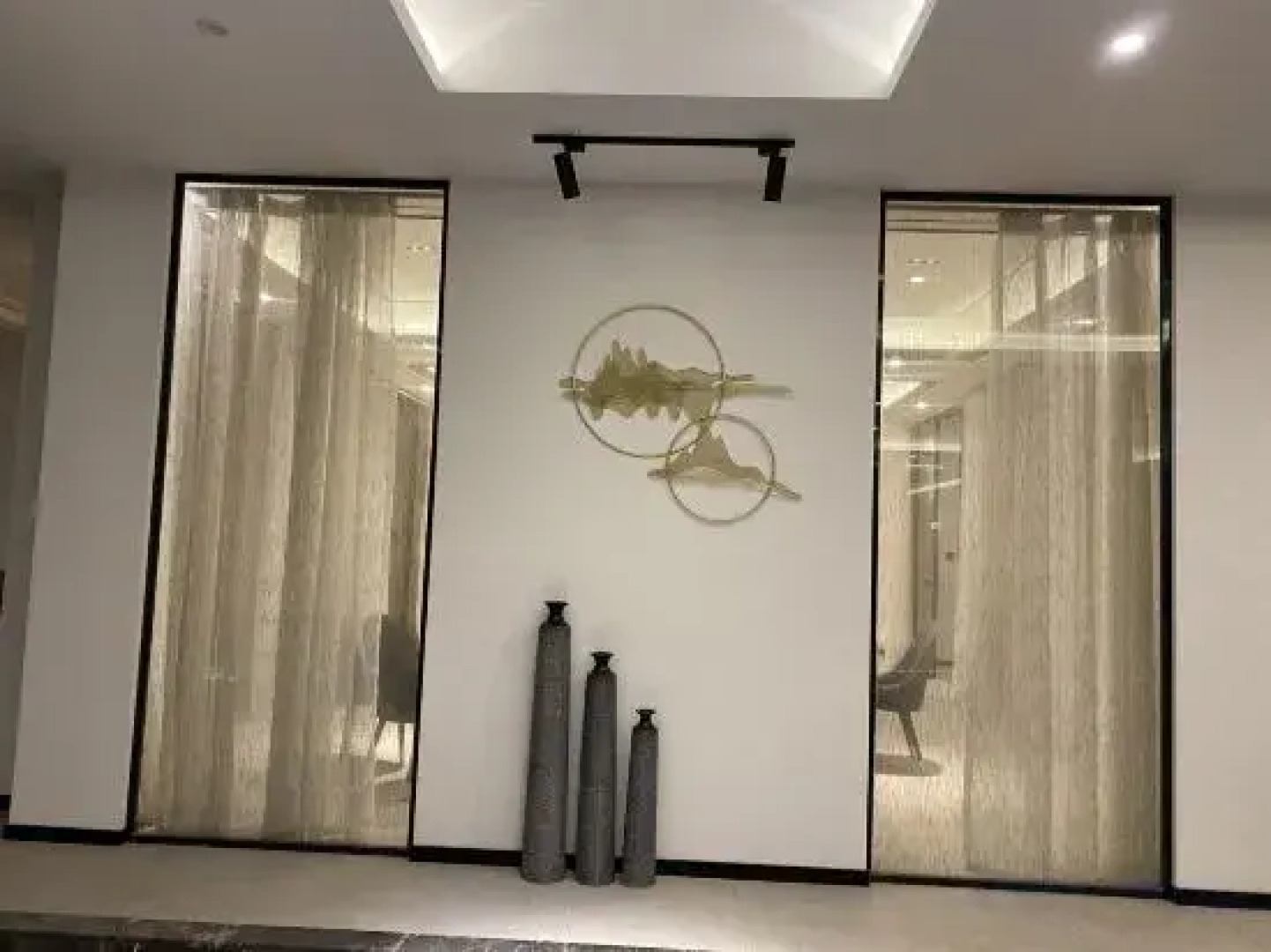 Garze Chin lives in a hotel