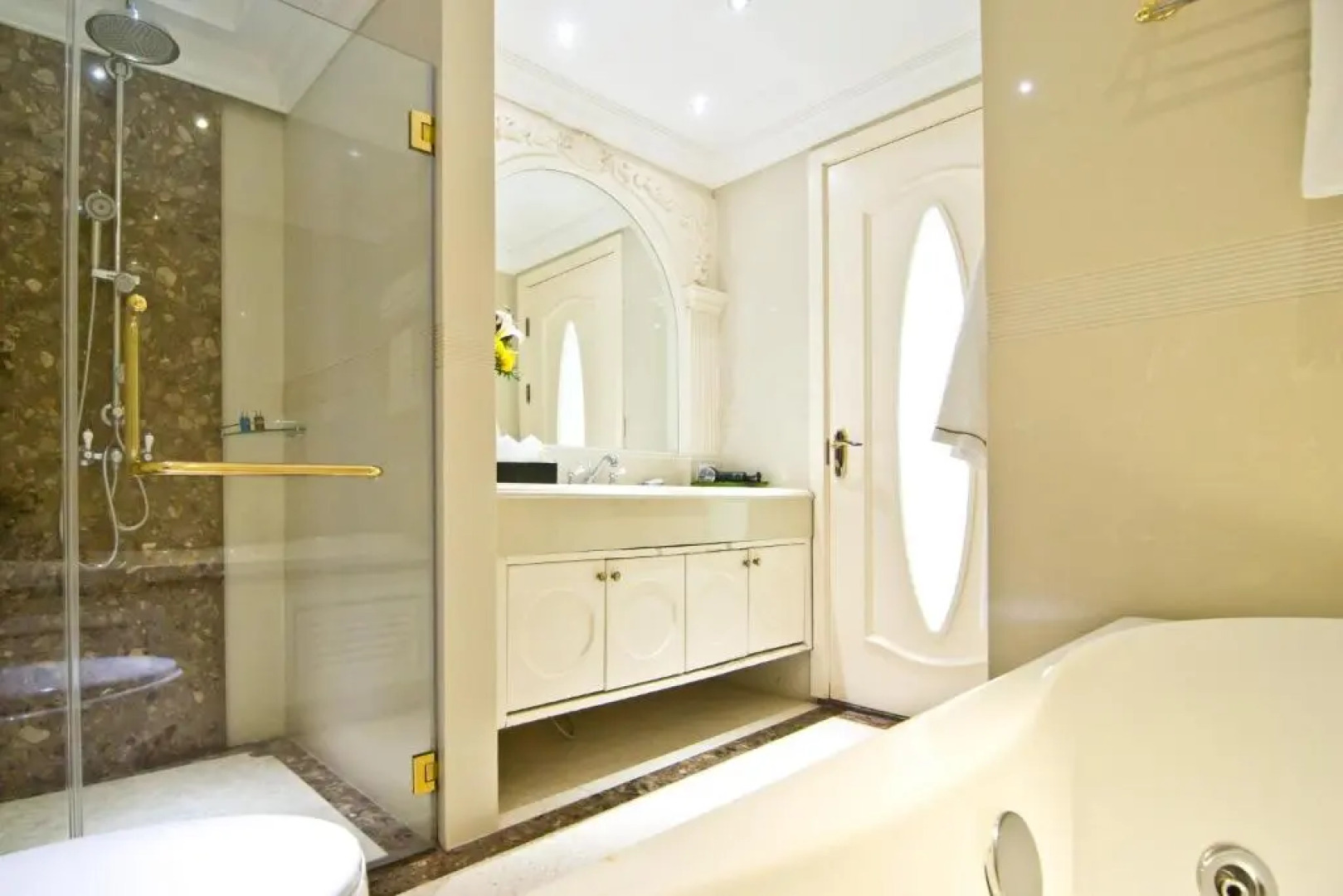 LK The Empress Pattaya