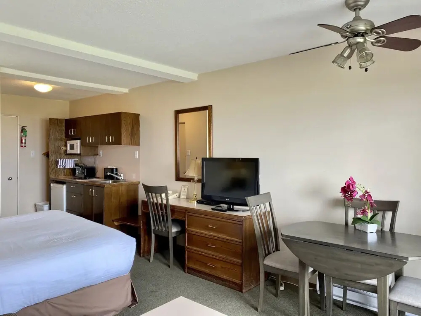 Sea Edge Beachside Hotel