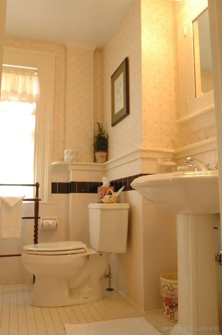 The Roger Sherman Inn