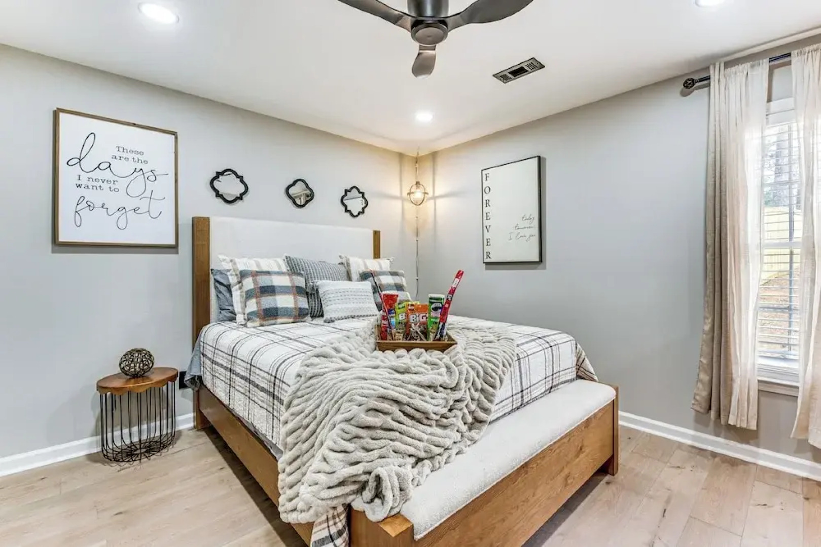 4 Mi to Airport: Atlanta Home w/ Deck & Hot Tub