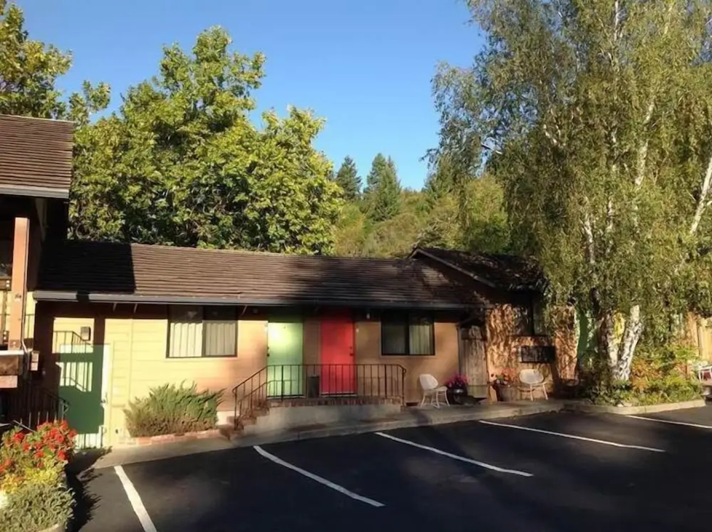 Humboldt Redwoods Inn