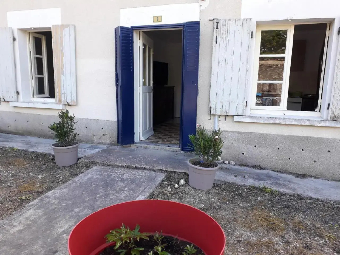 Maison plein pied dans bourg avec tous commerces