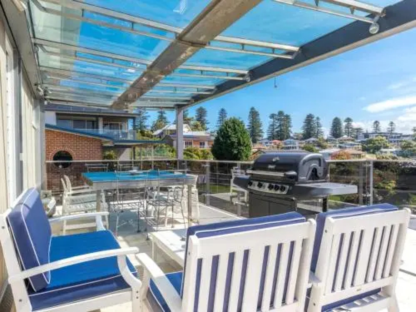 TASMAN DRIVE Gerringong 4pm check out Sundays