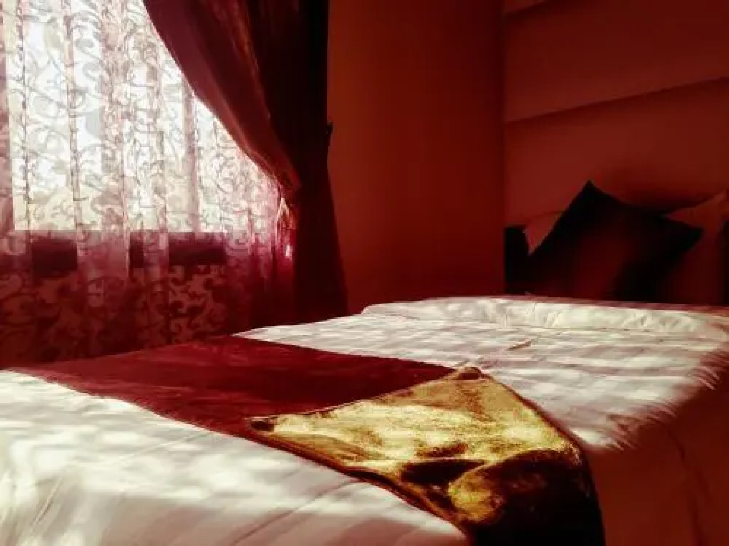 Holiday Plus Hotel Suites