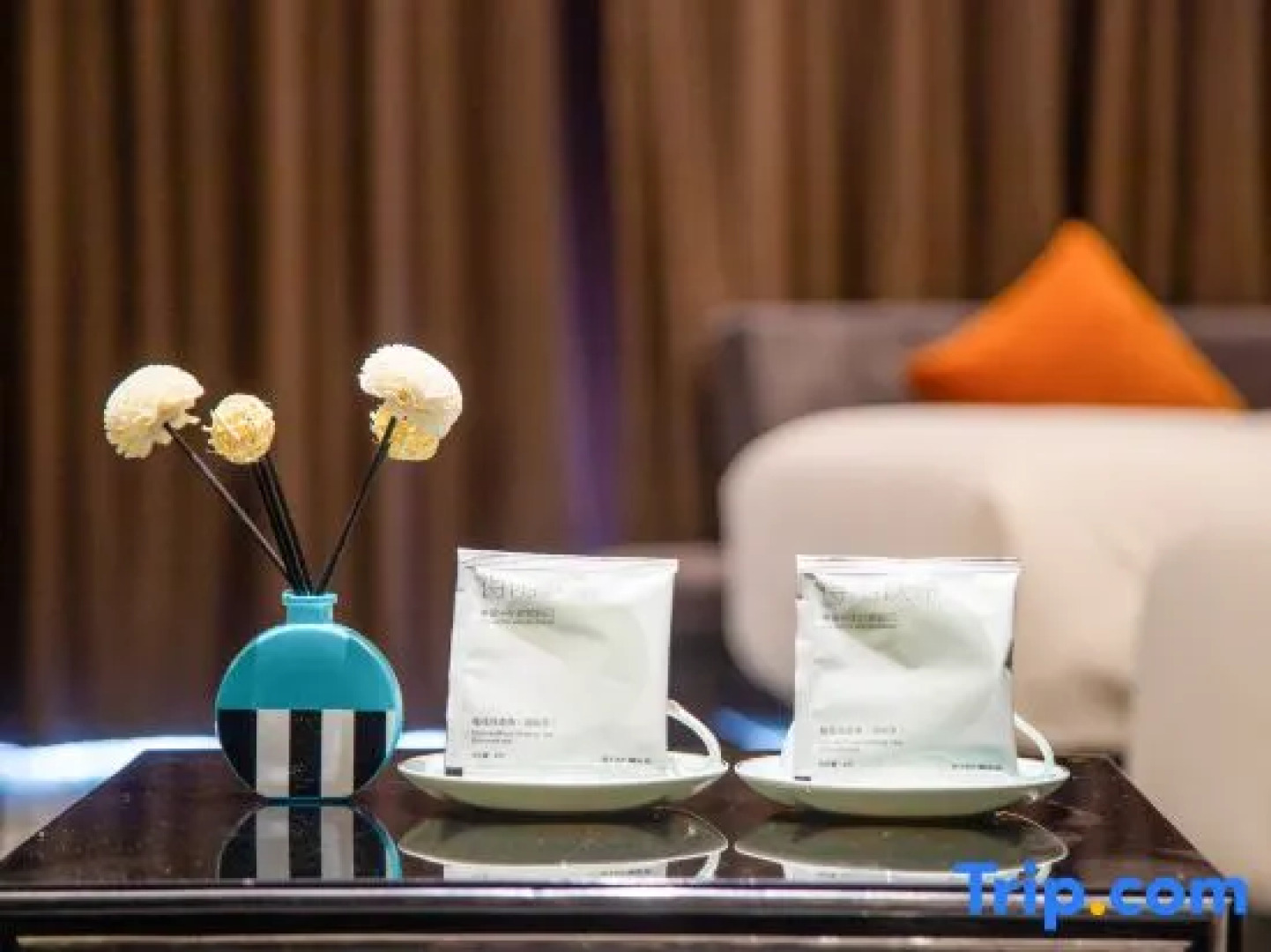 Rezen Select Hotel (Wenshan Dongfeng Road Pedestrian Street)