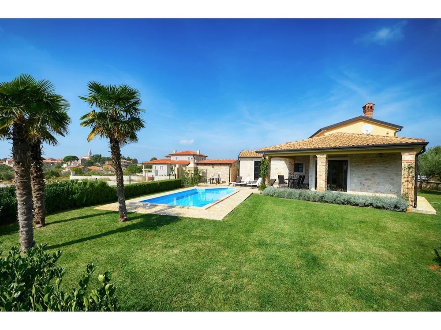 Beautiful Holiday House With Private Pool and Terrace