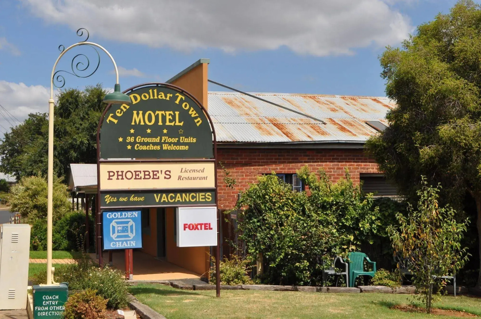 Ten Dollar Town Motel