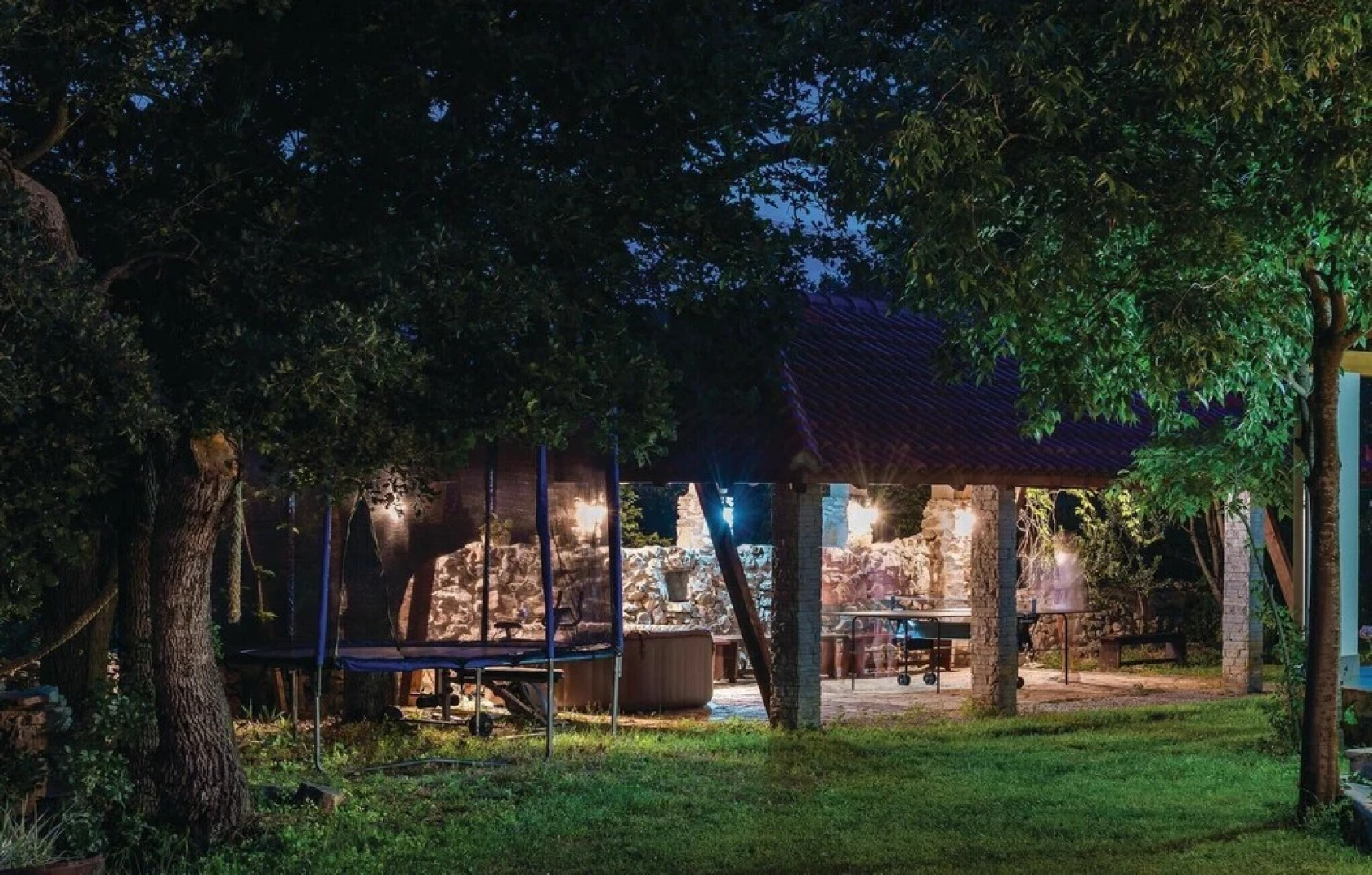 Amazing Home in Lozovac with Hot Tub, WiFi & 4 Bedrooms