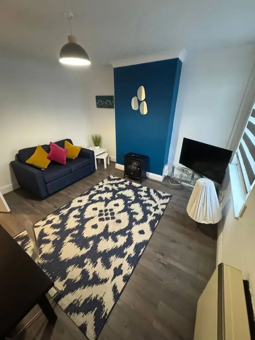 Sleek City Getaway - Walkable & Free Parking