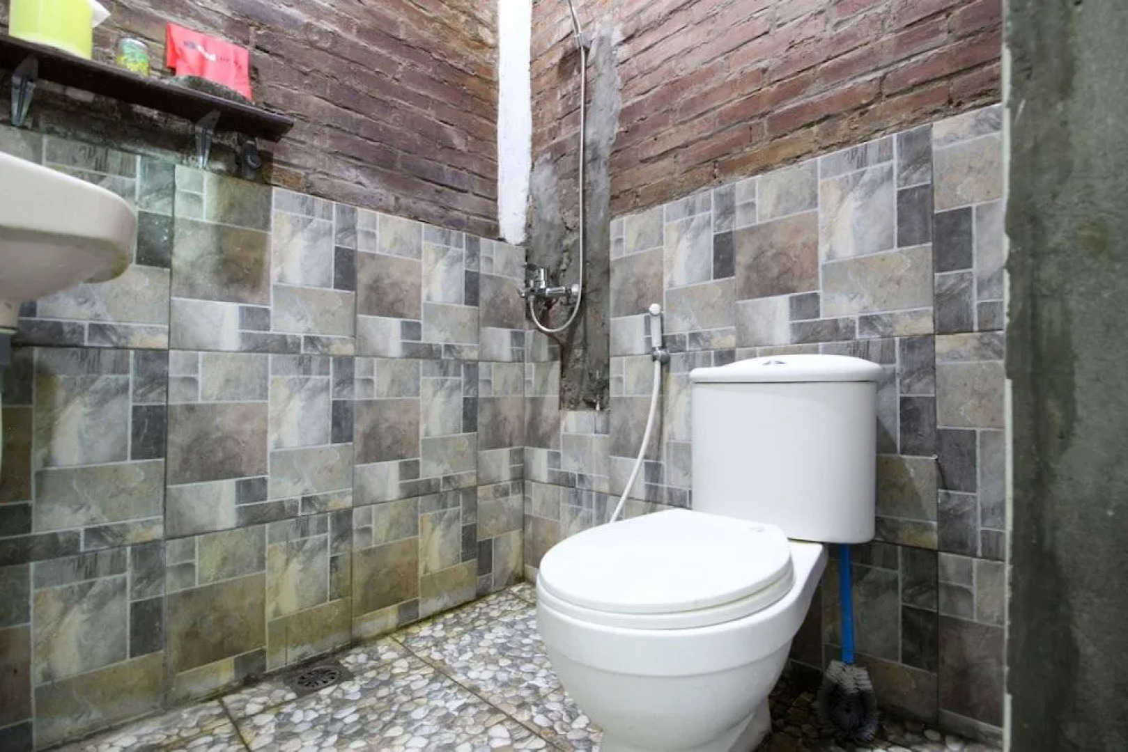 RedDoorz near Rumah Sakit Wirosaban