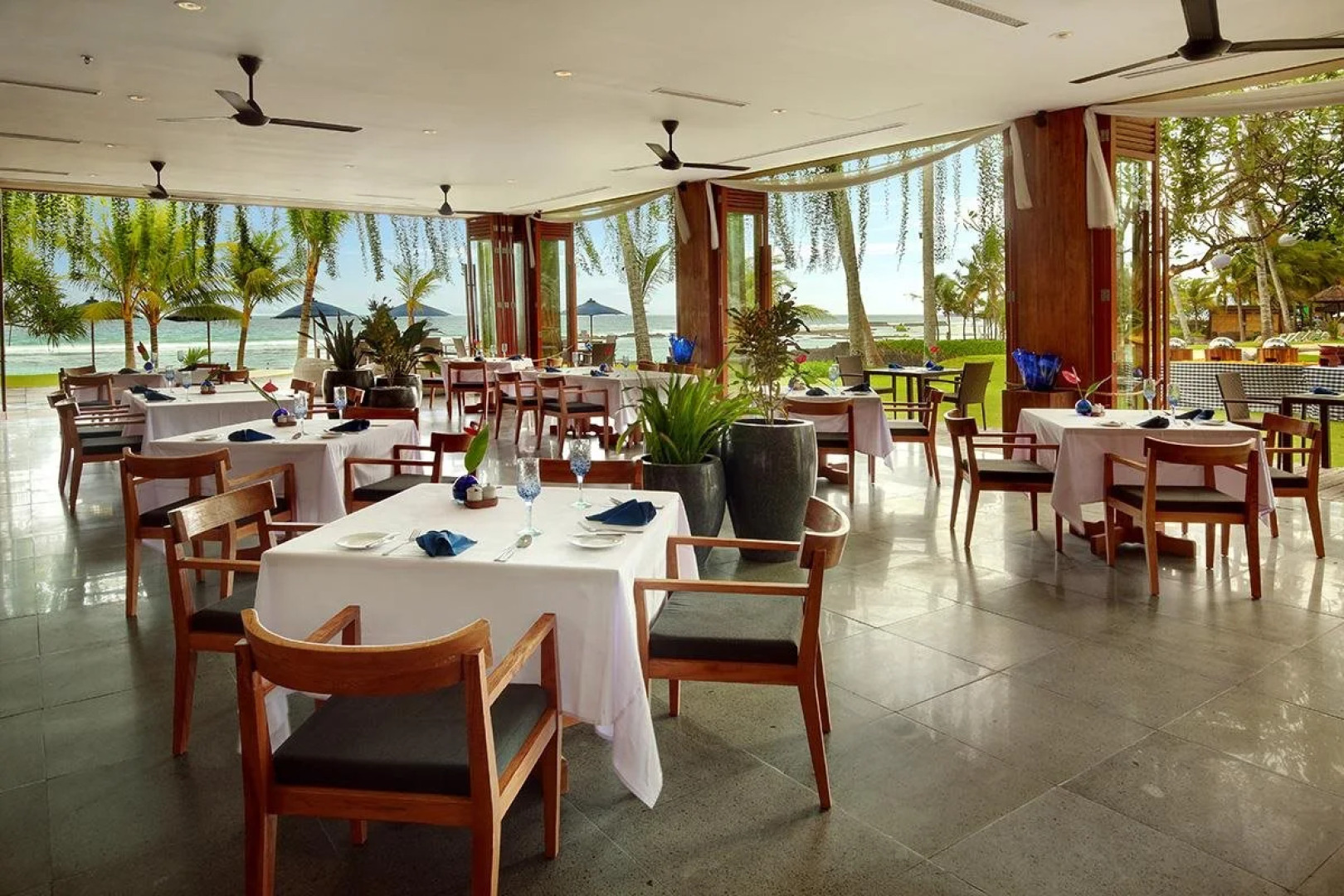 Отель Candi Beach Resort and Spa