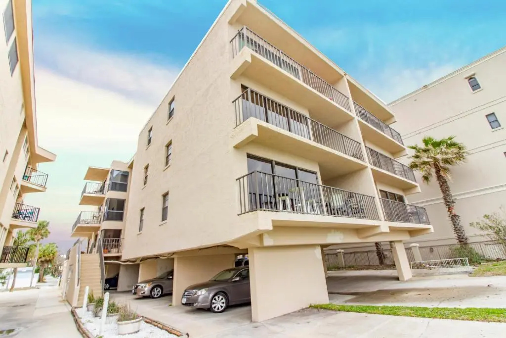 Beachcomber 301, 2 Bedrooms, Near Mayo Clinic, Sleeps 4, Pool