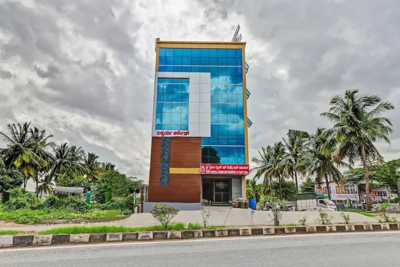 Oyo 48950 Vaishali Residency