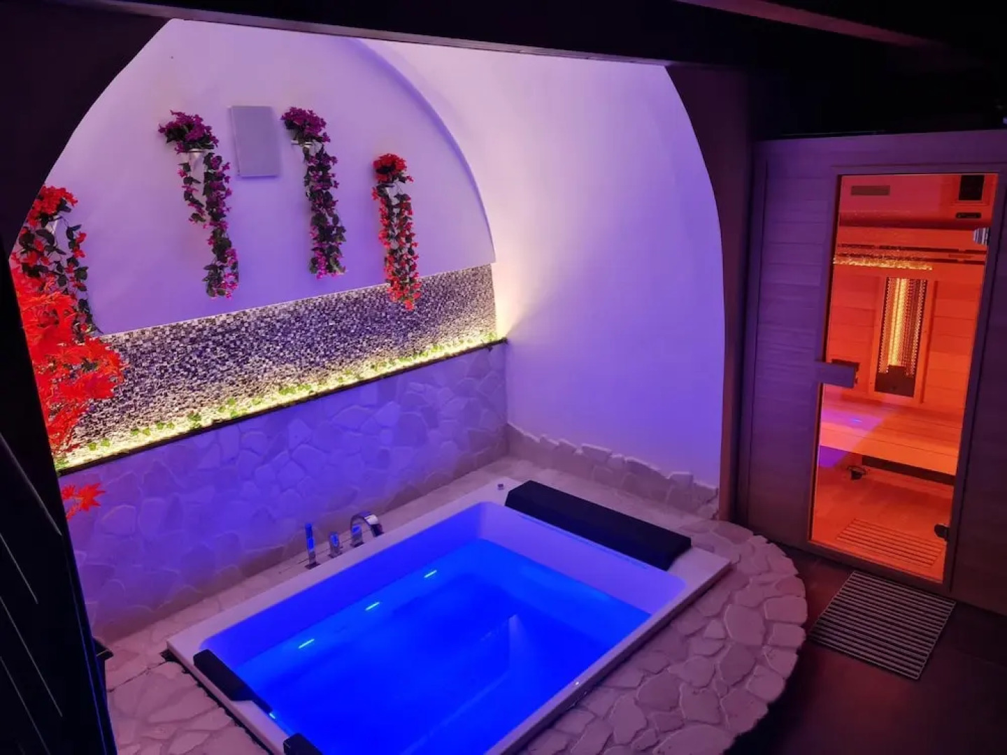 1-bed Cottage With Indoor hot tub and Sauna