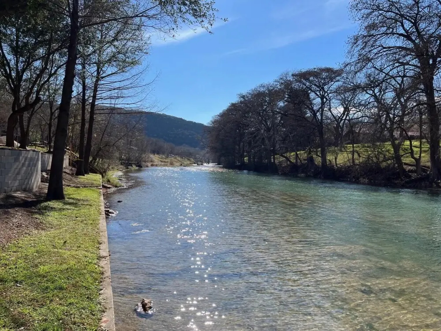 Earth Haus Stunning Riverfront Home