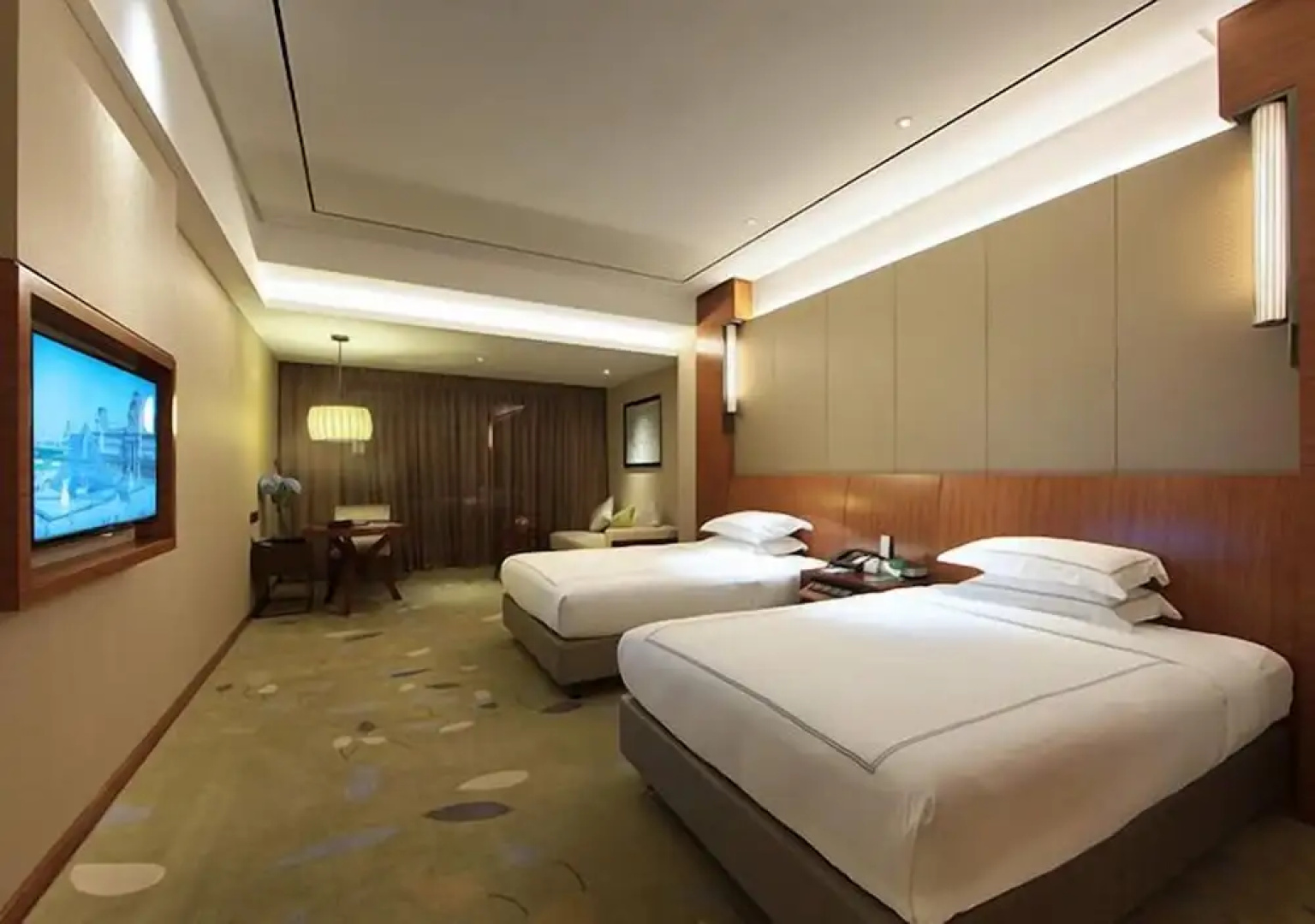 Luan Suntone Plaza Hotel