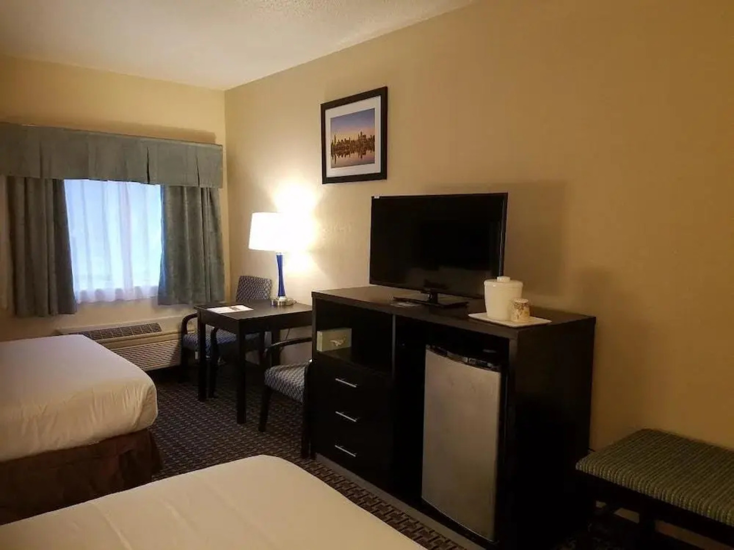 Ramada Hotel & Suites Glendale Heights