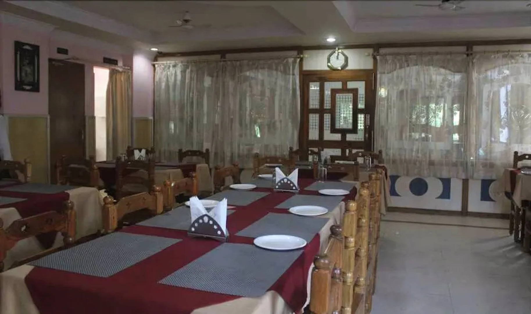 OYO Rooms Rajmahal Square 2