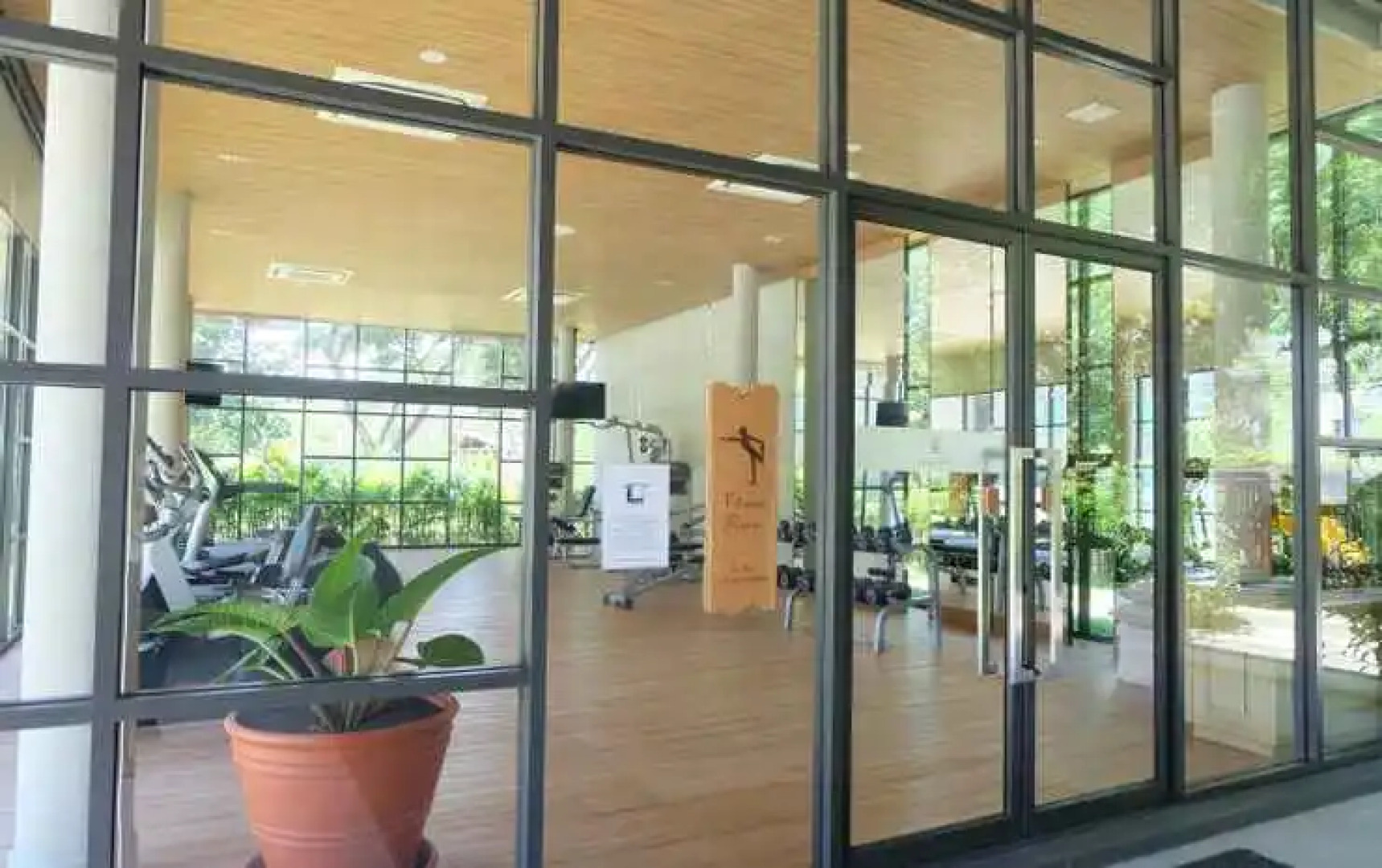 Rain Chaam Huahin by Jan Pool view เรน  หัวหิน WFH