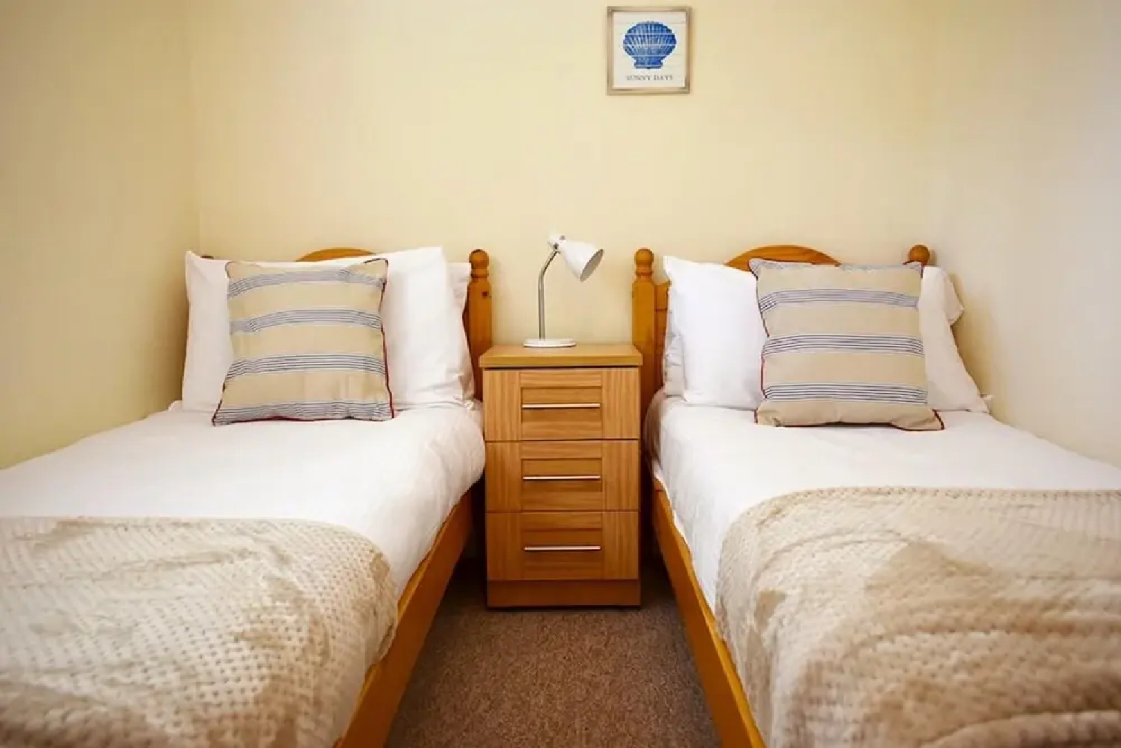 Seashells Dog Friendly Seaview Beach Chalet Sleeps 4 Beach Opposite