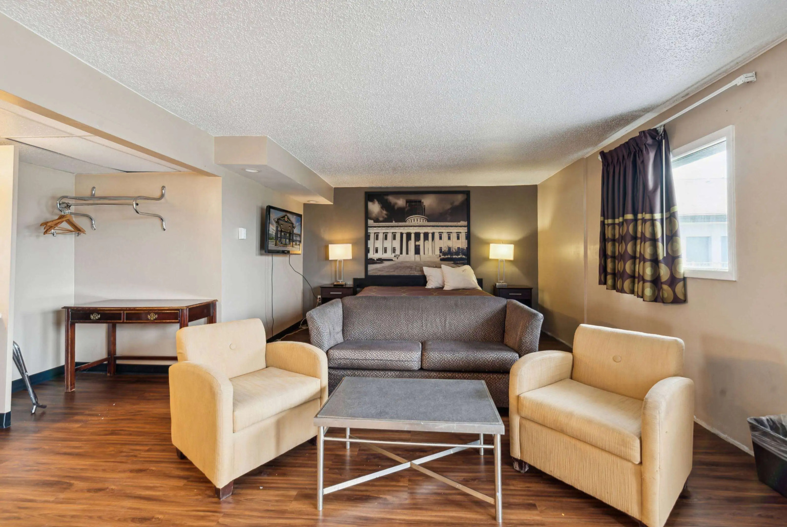 Super 8 by Wyndham Millbury/Toledo