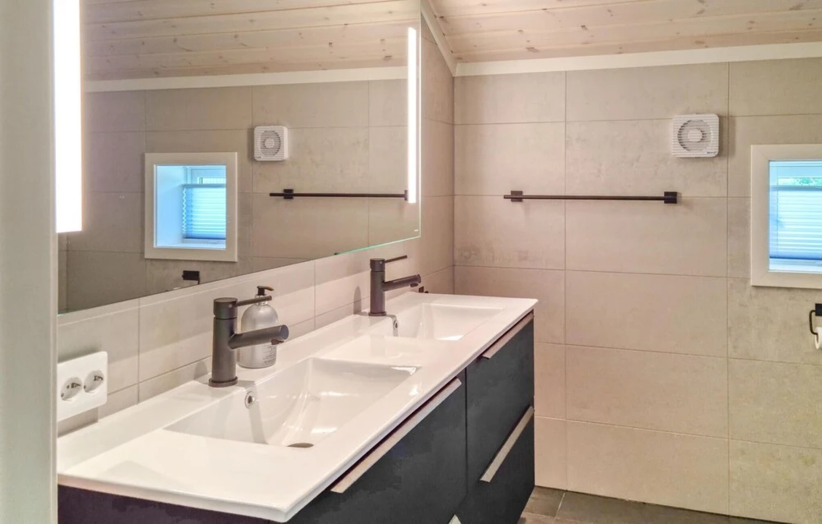 Nice Home in Færvik With Wifi, 3 Bedrooms and Outdoor Swimming Pool