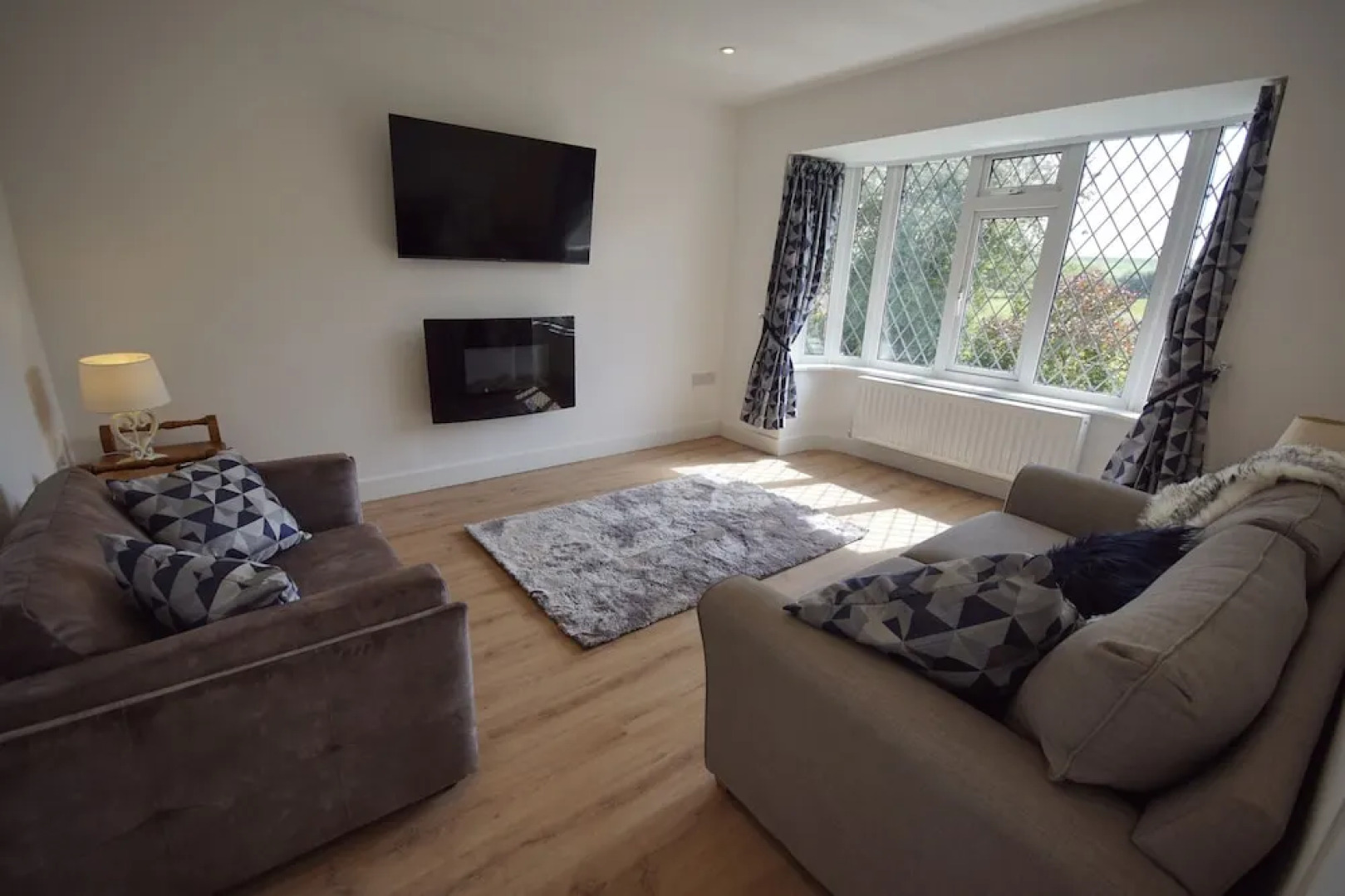 Vale View - Sleeps 6 - Pets Ok - Garden - Parking