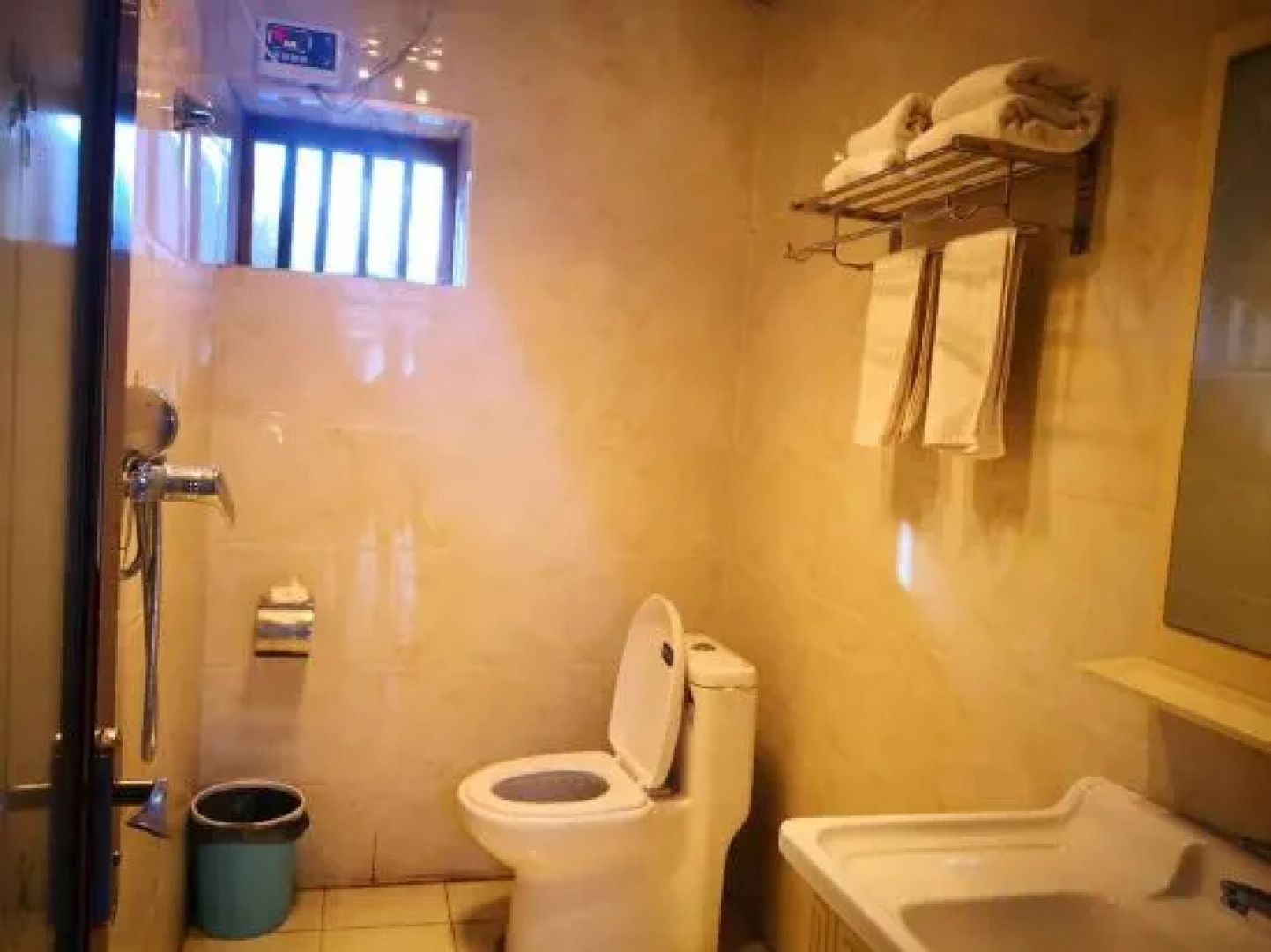 Danba County Gezuo Hotel