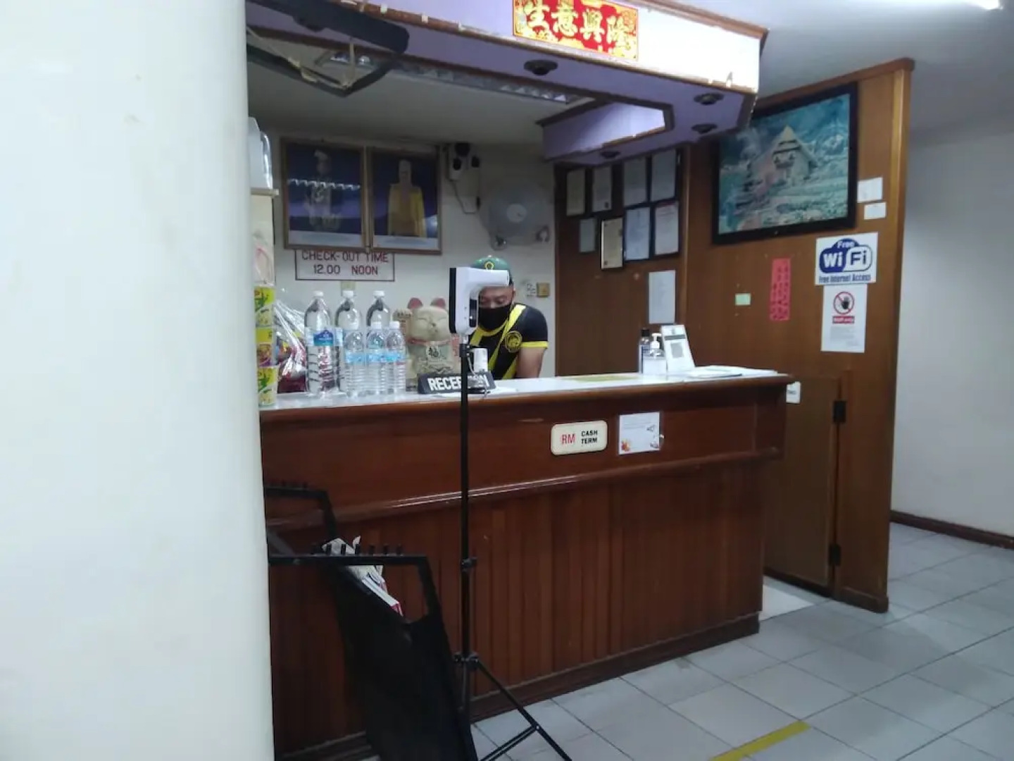 OYO 90376 Centre Point Hotel