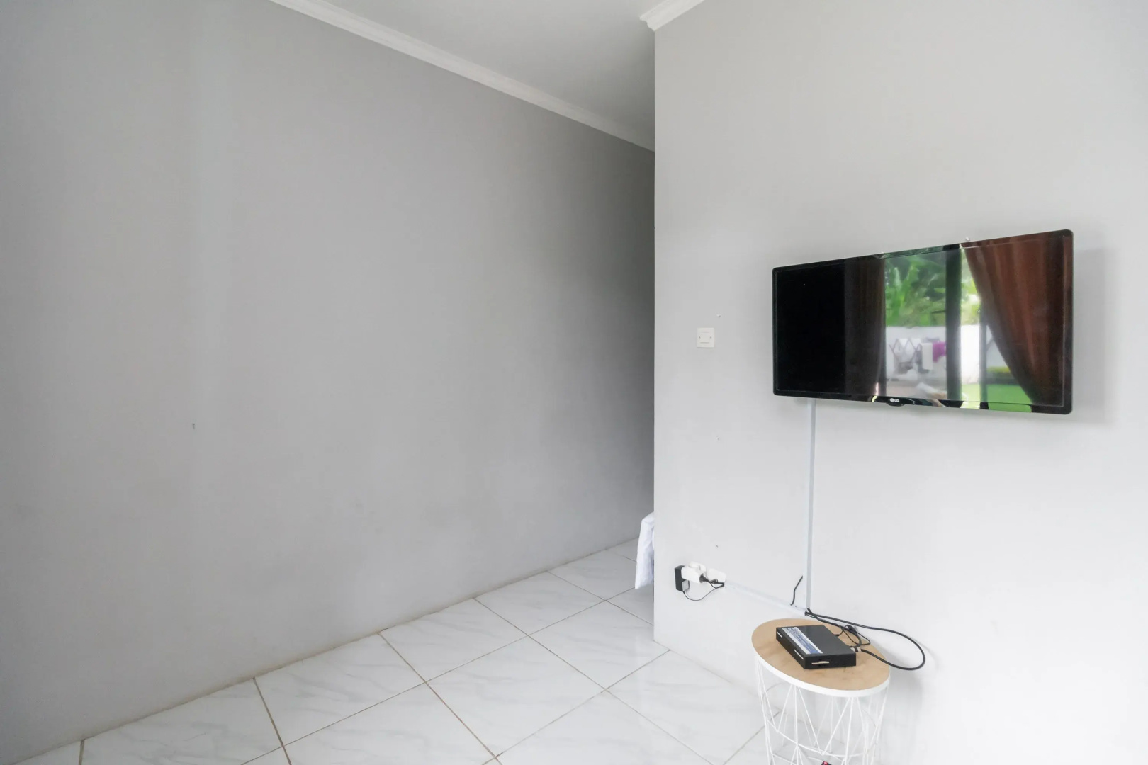 RedDoorz Plus Near Jungeland Sentul