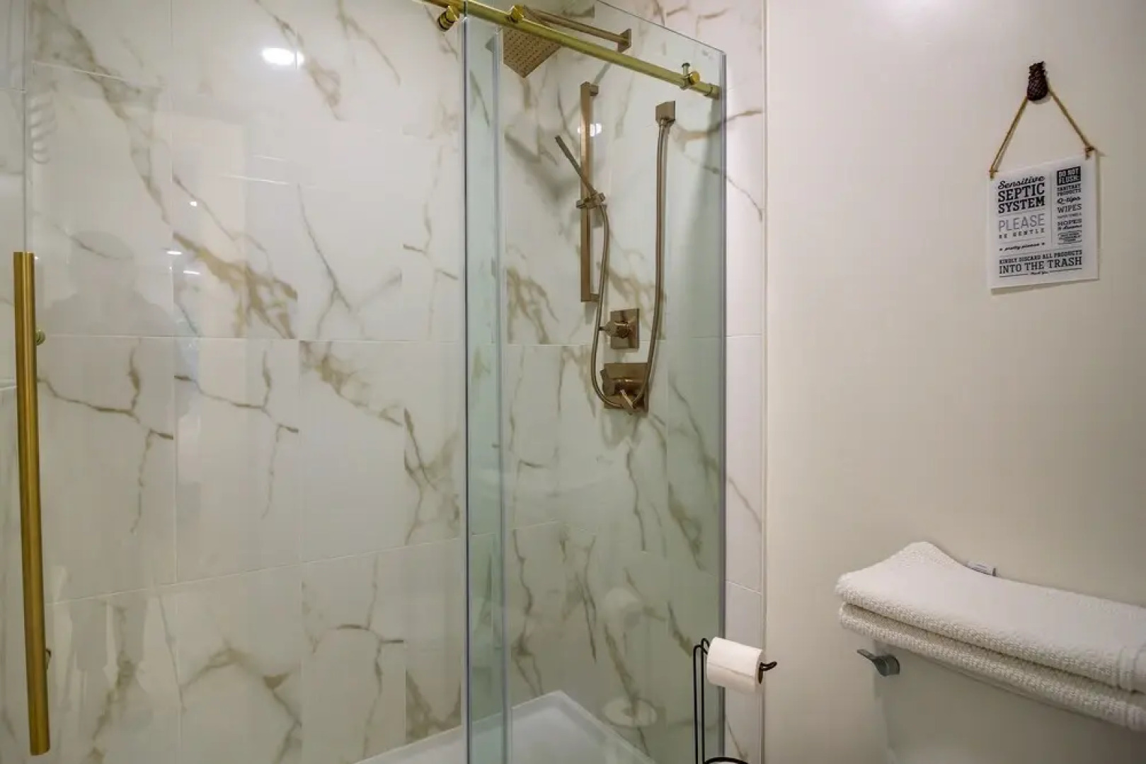 Chic Georgia Abode w/ Lounge Living: Near Beaches!