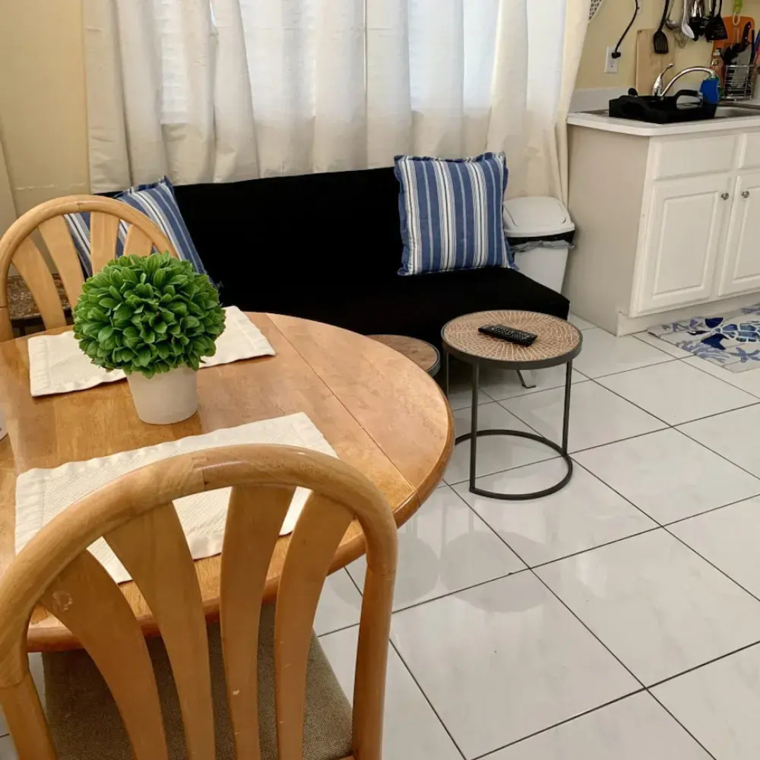 3 Suites Free Breakfast Steps to Beach