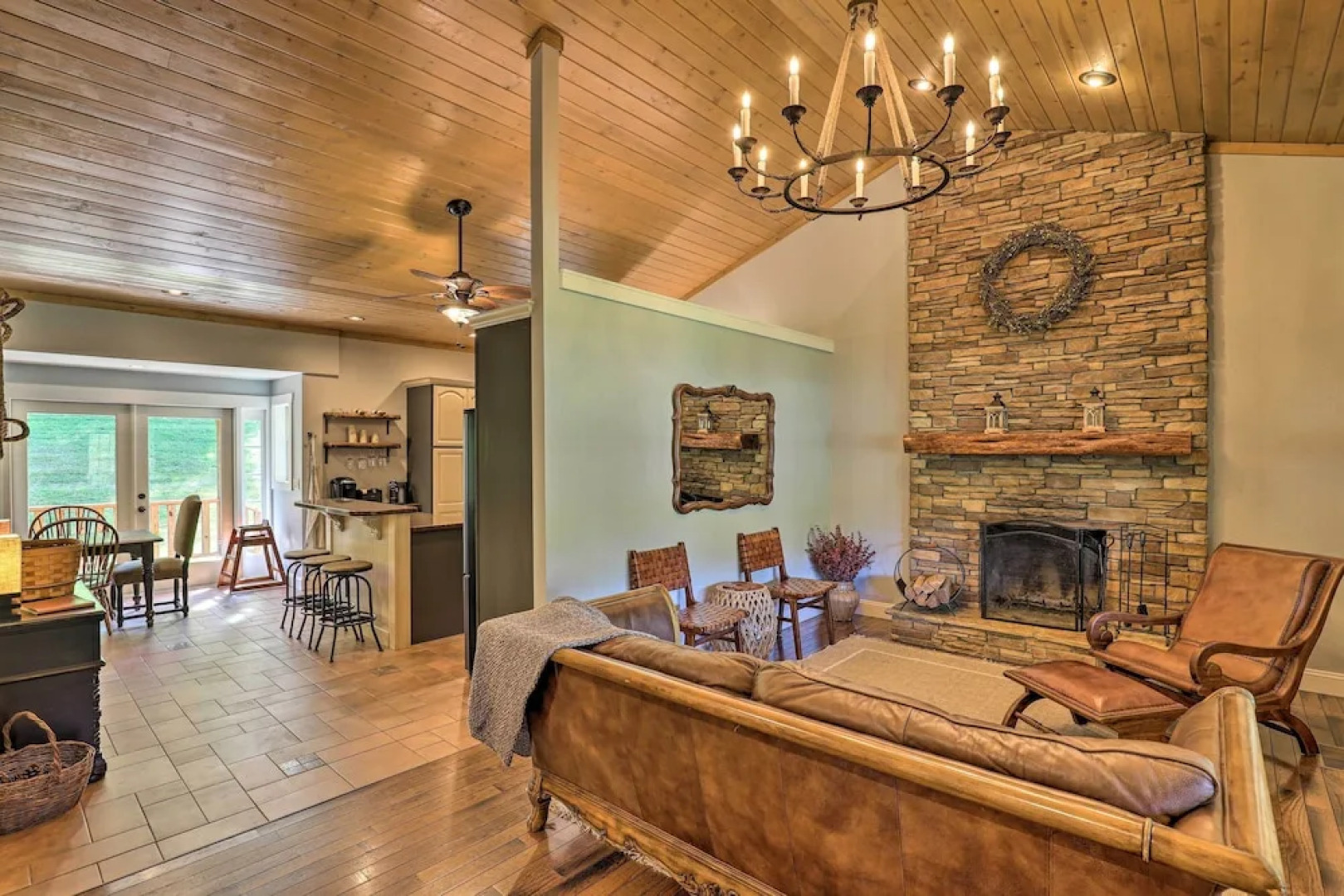 Game Room, Theater + Deck: Burnsville Cabin!