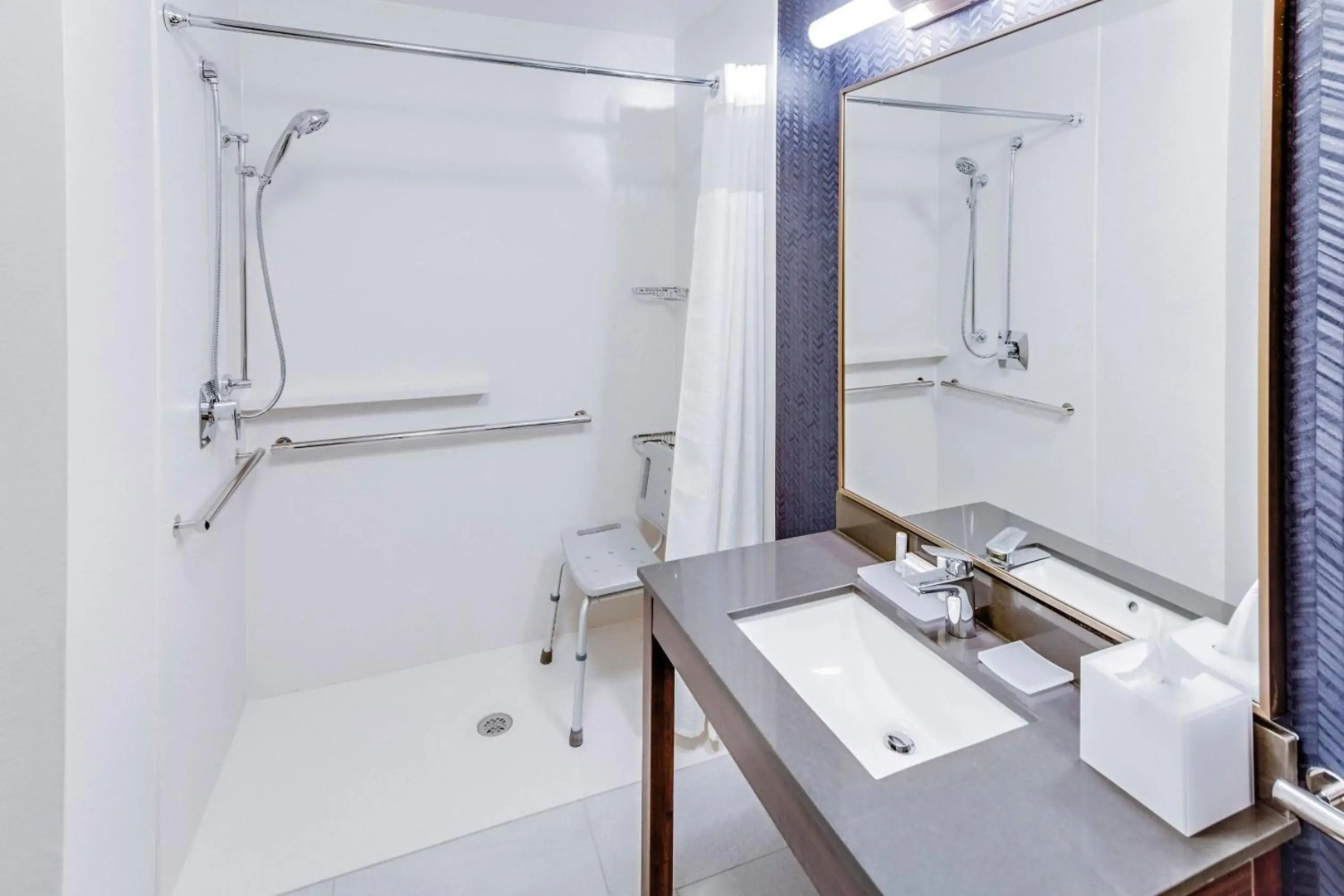 Fairfield Inn and Suites by Marriott Youngstown Austintown