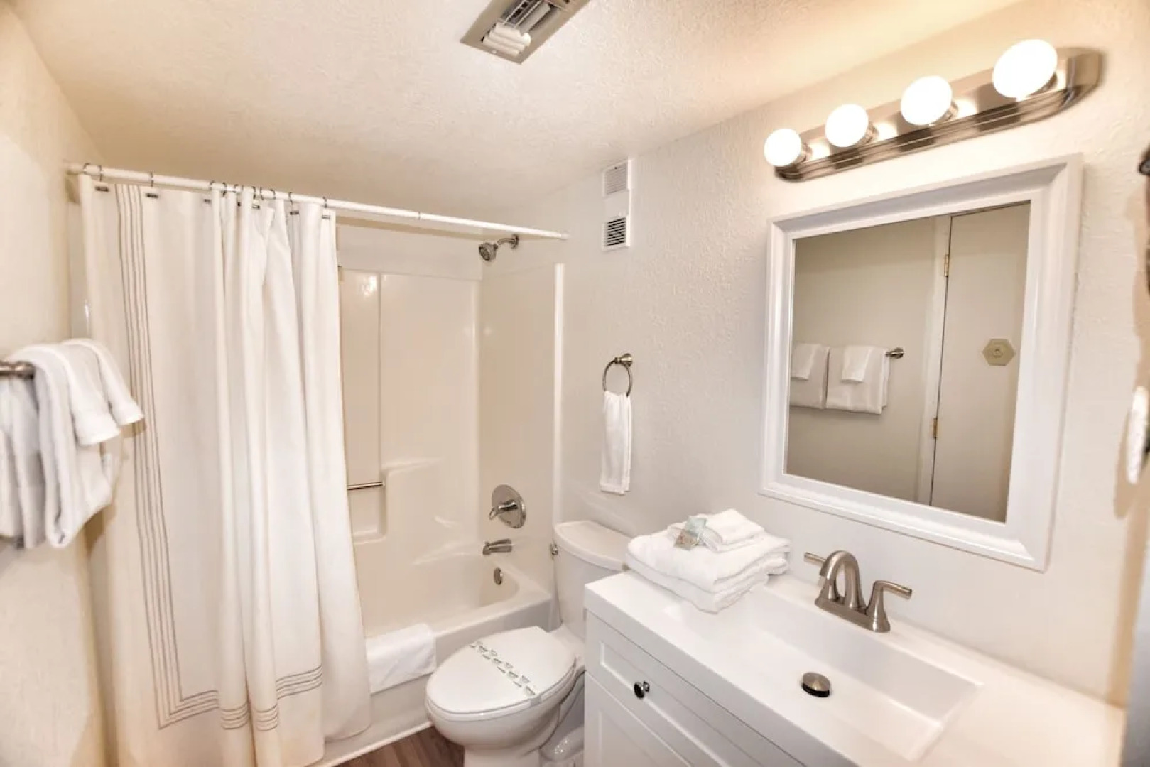 0711 Waters Edge Resort 2 Bedroom Condo by Redawning