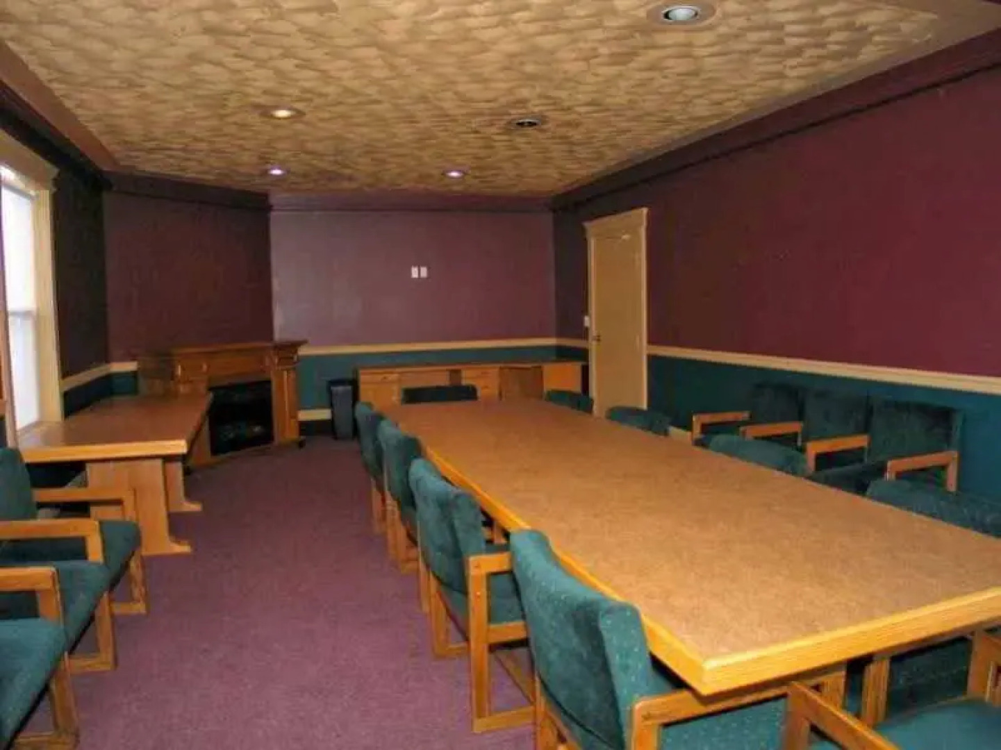 Econo Lodge Inn & Suites