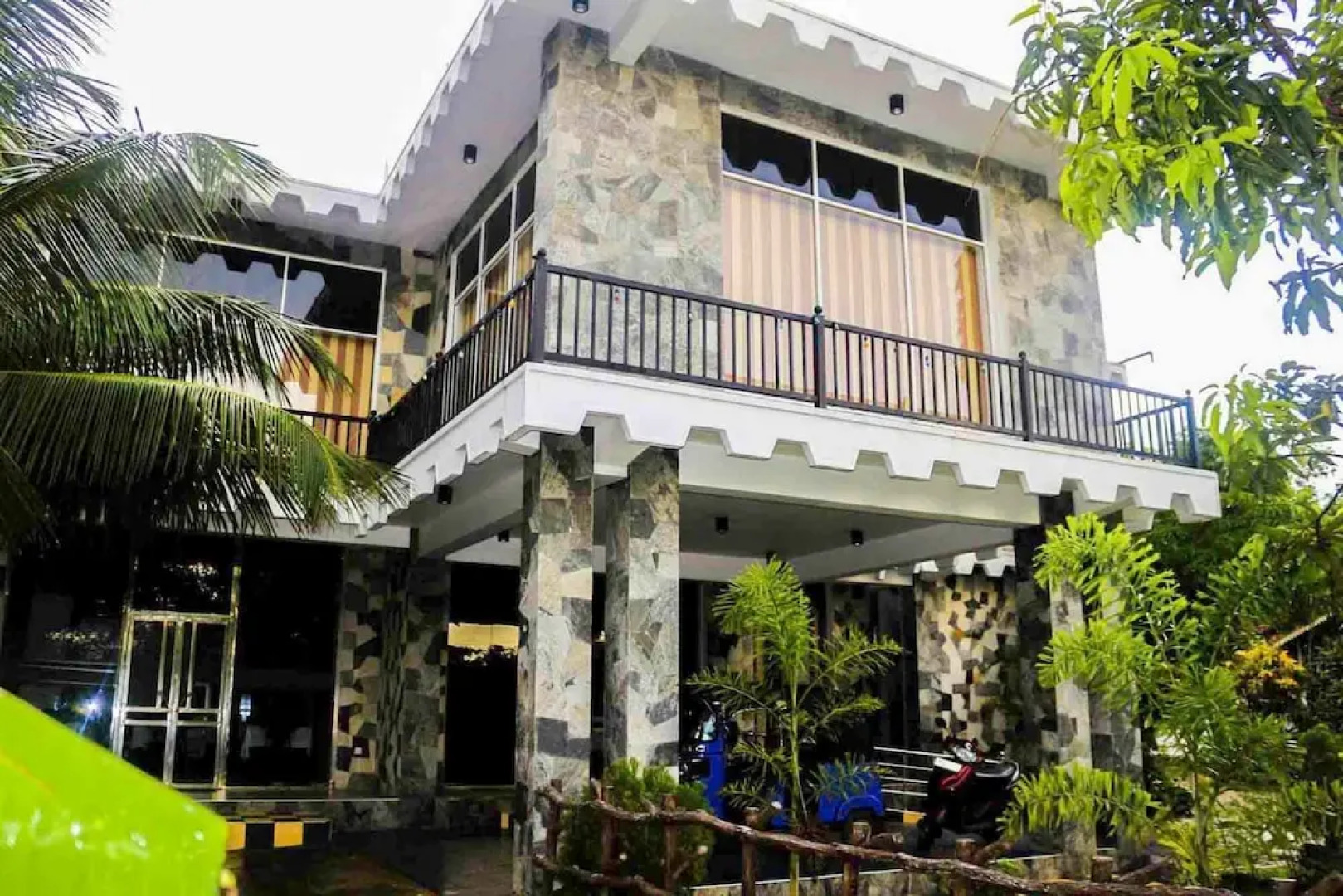 Yoho Little Rose Inn